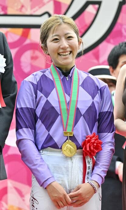 Seina Imamura makes history with Japanese Oaks victory at Tokyo Racecourse