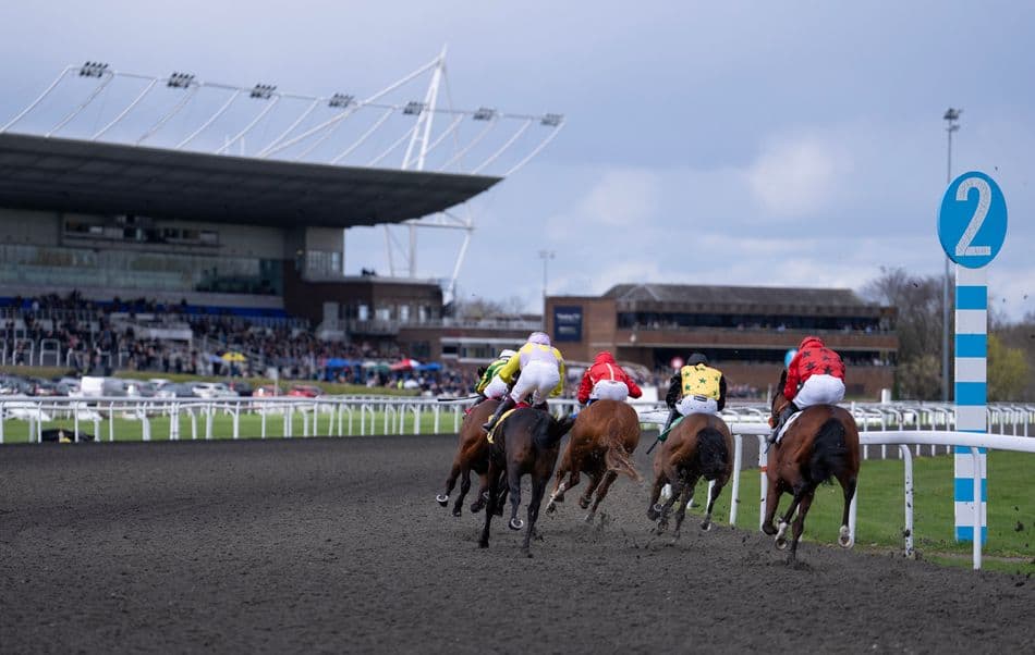 Trainers alarmed as Kempton future faces renewed housing threat