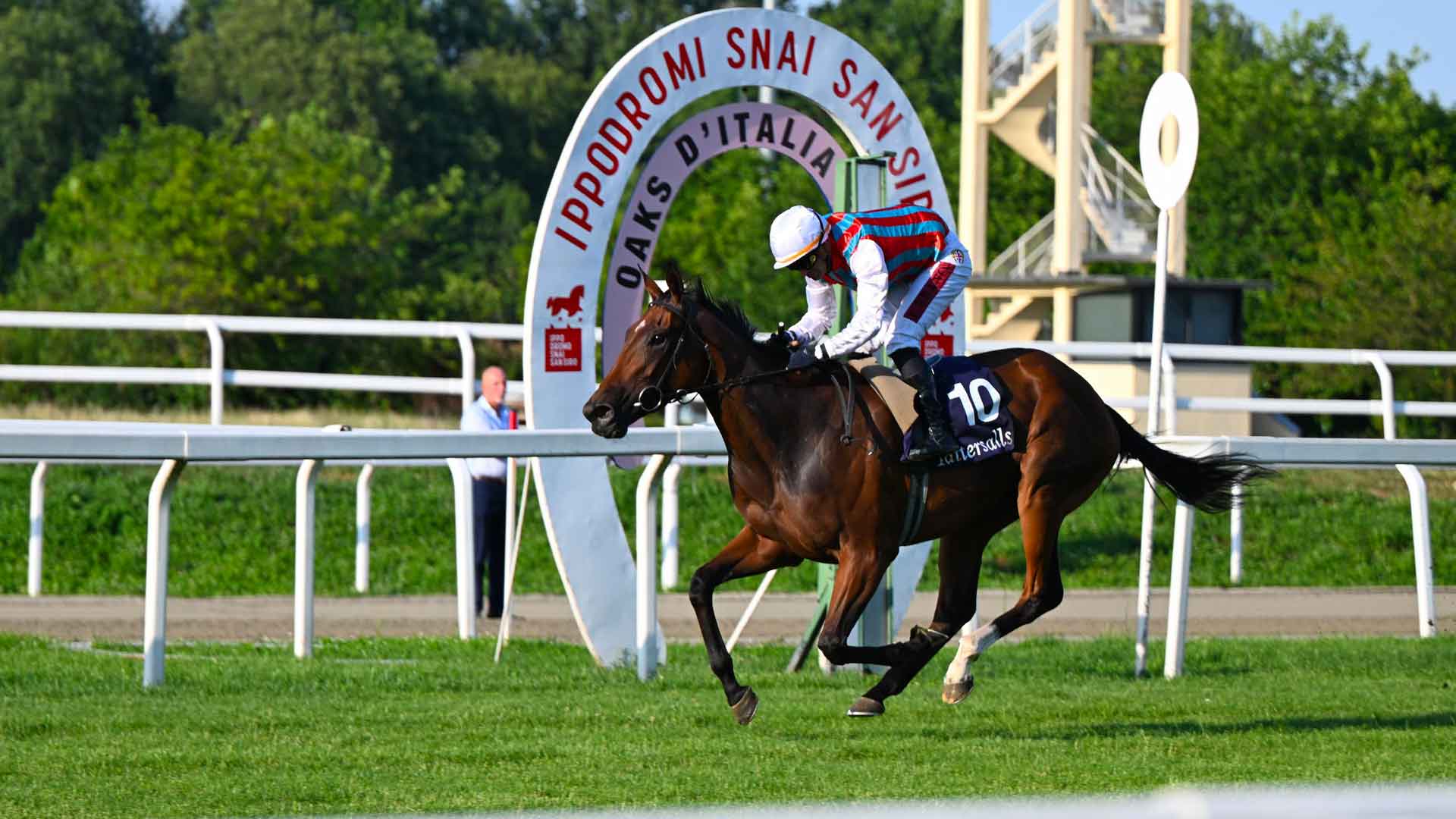 Piccola Piuma powers clear to win Oaks d’Italia in Milan