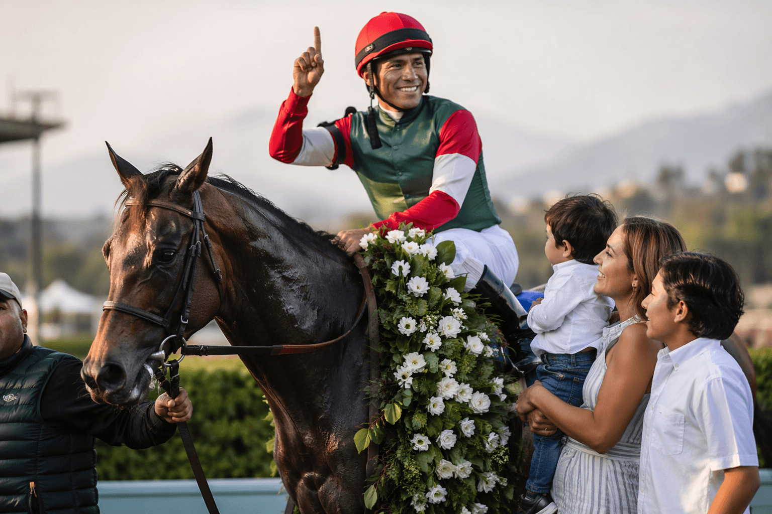 Juan Hernandez reaches 3,000 wins with Santa Anita finale score