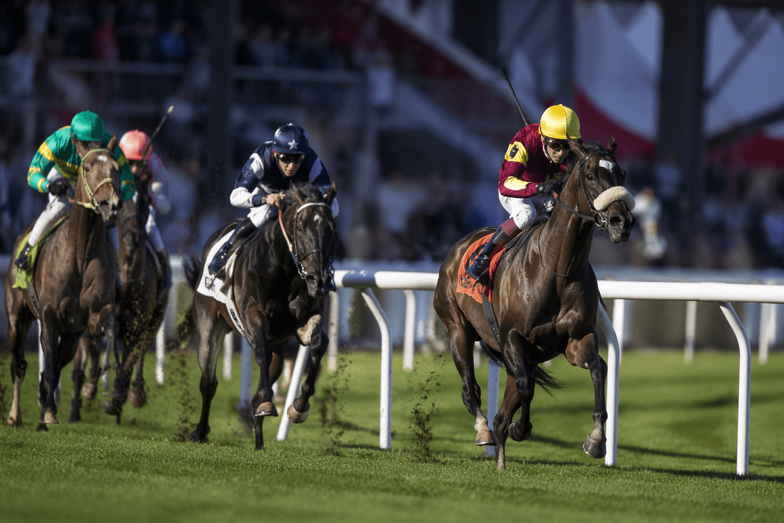 Movin' On Up rallies to win Caress Stakes for Ken Ramsey