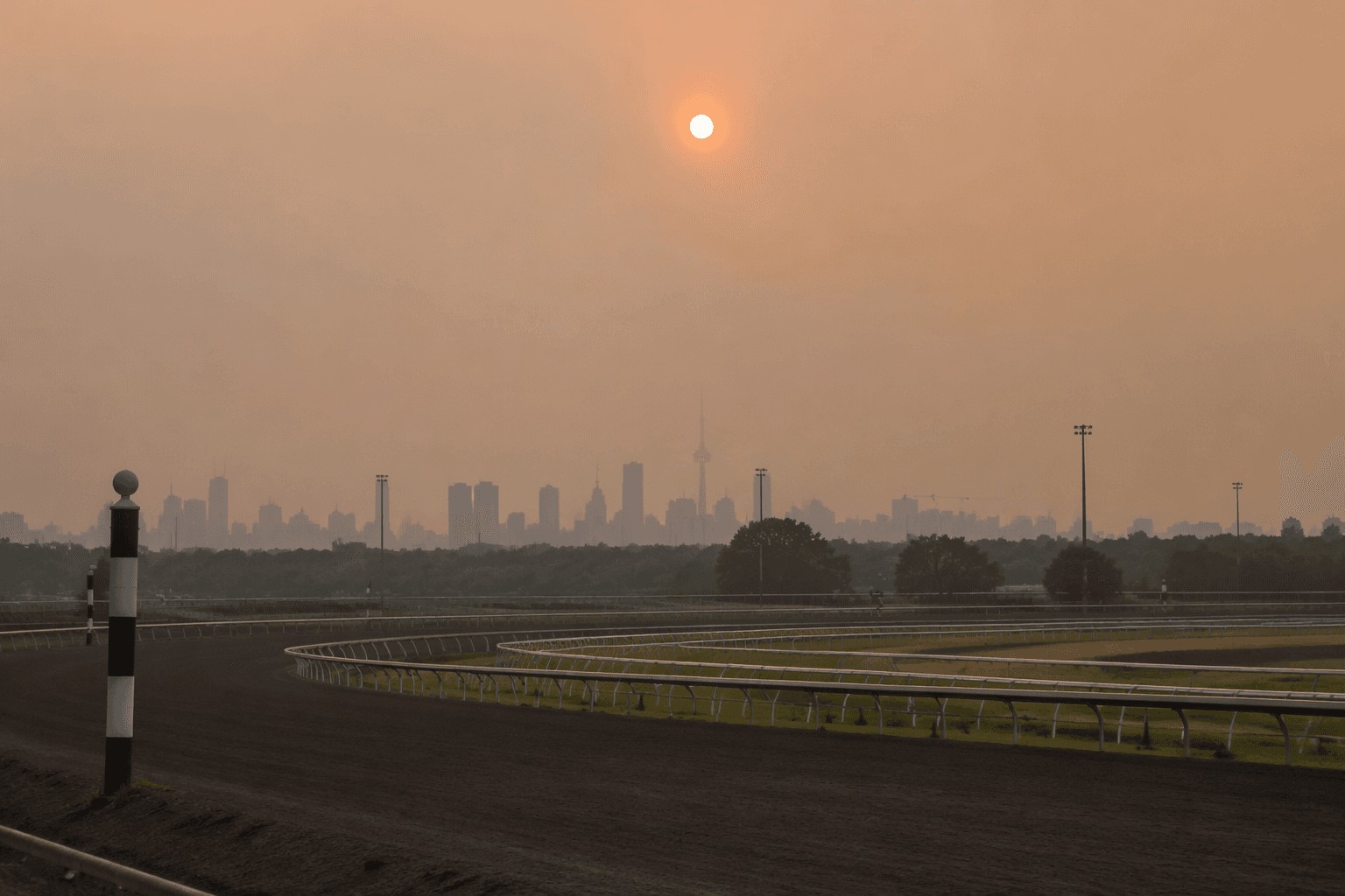 Woodbine cancels July 16 card due to Toronto air quality crisis